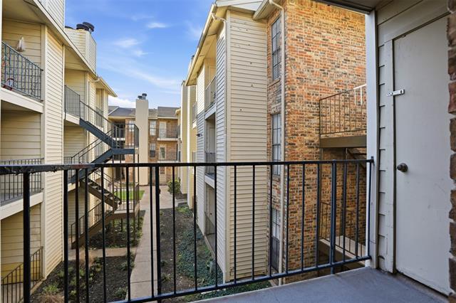 Building Photo - 9520 Royal Ln