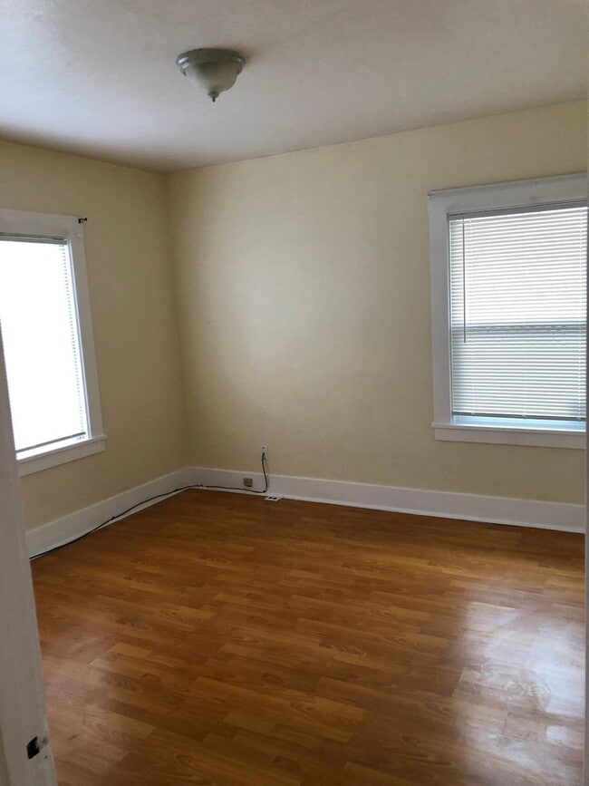 Building Photo - Available Now: 3 Bedroom 1 Bath House