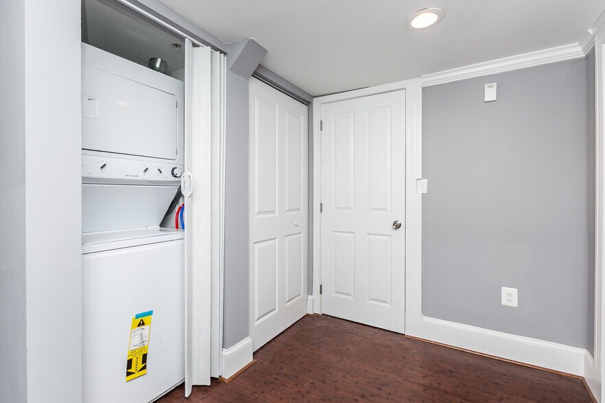 Building Photo - 1724 Saint Paul St