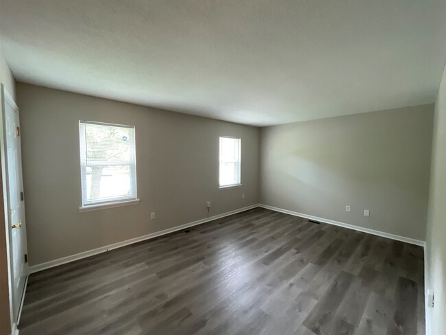 Building Photo - Great 2/1 Duplex Ready for YOU!