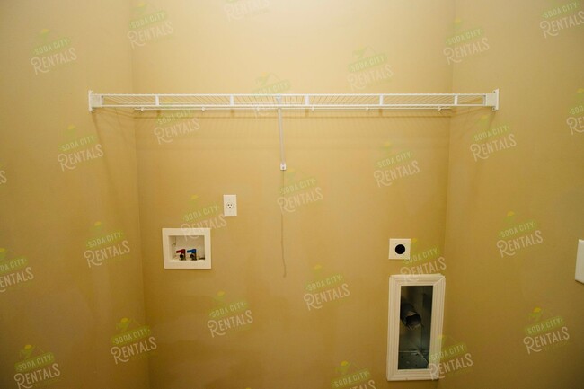 Building Photo - Stunning 4BR/3BA Home in Heritage Farms – ...