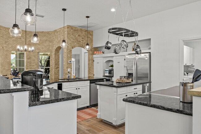 Building Photo - 1782 Clydesdale Ave