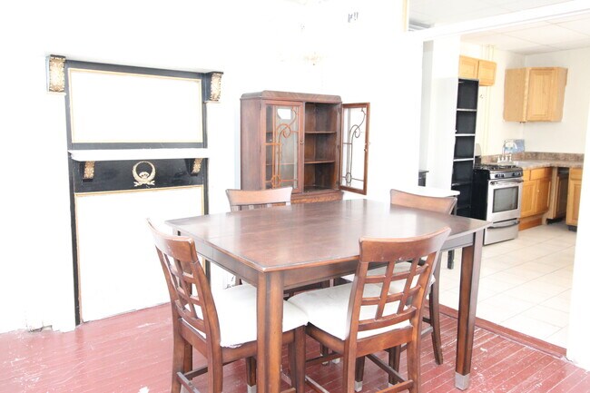 Building Photo - Spacious 5BD/1BA Remington Home w/ W/D! Available 8/14
