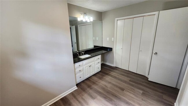 Building Photo - 1007 Strawberry Ln