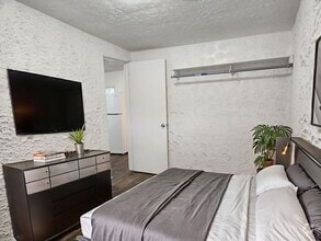 Building Photo - 1 Bedroom ground level apartment available...