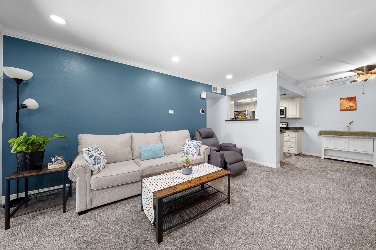 Building Photo - 12015 Alta Carmel Ct