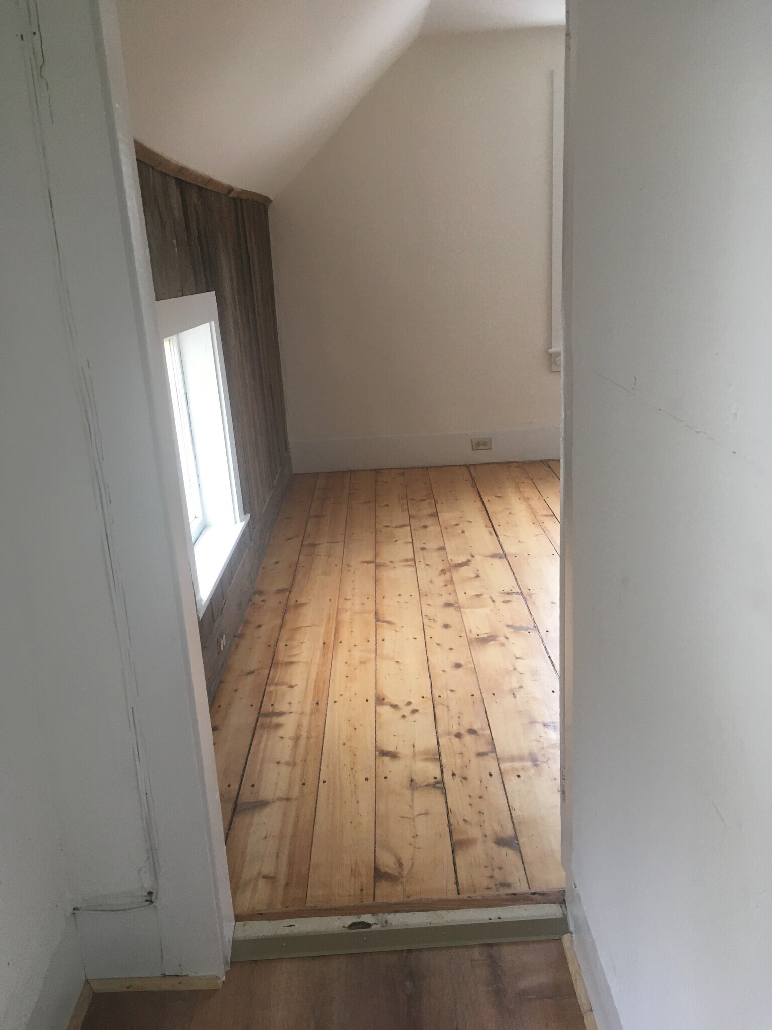 Small bedroom - 468 Union St
