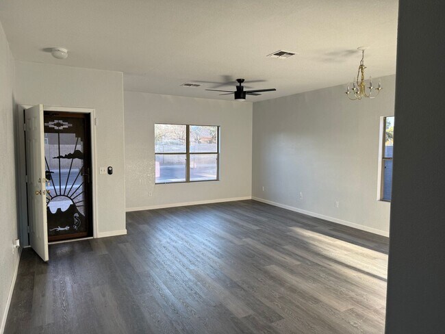 Building Photo - 33190 N Cherry Creek Rd