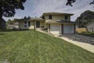 Building Photo - RENTAL PENDING