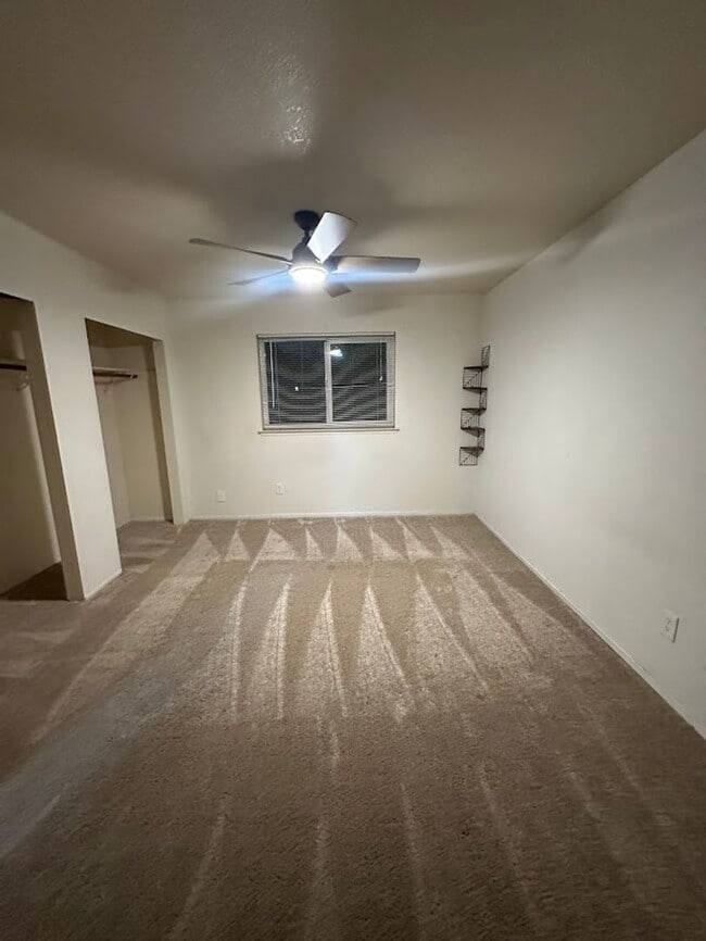 Building Photo - Charming Redding Home with Fireplace & Vaulted Ceilings