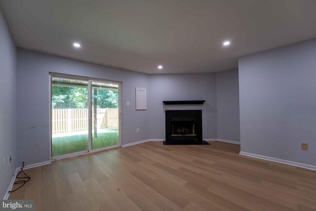 Building Photo - 18246 Fox Chase Cir
