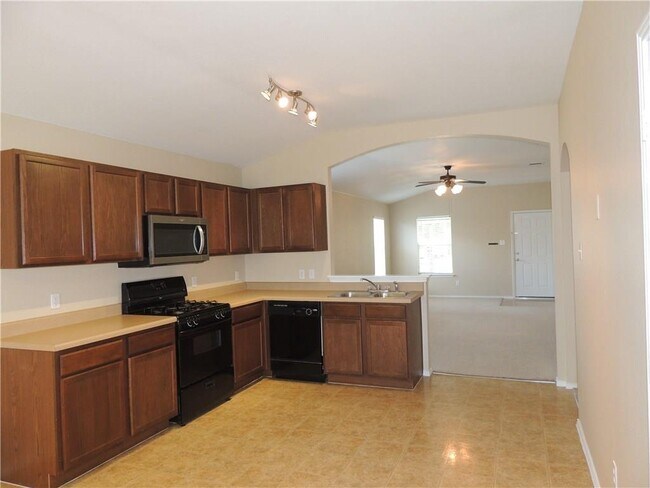 Building Photo - 315 Feathergrass Dr