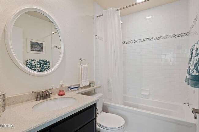 Building Photo - 2 Bedroom + 2.5 Bathroom Townhome + Loft! | Weston Cape Regatta | Ventura | Unfurnished