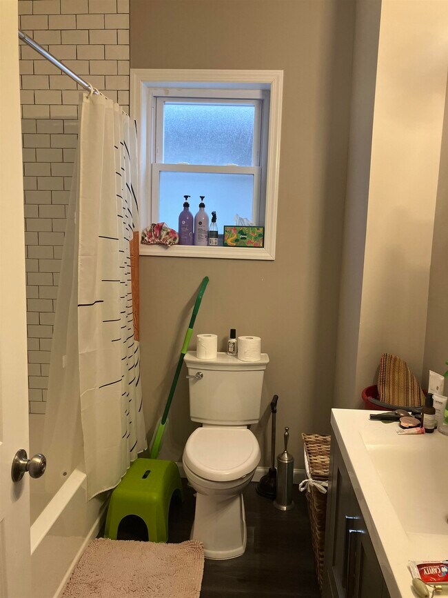 Building Photo - 124 W 27th St