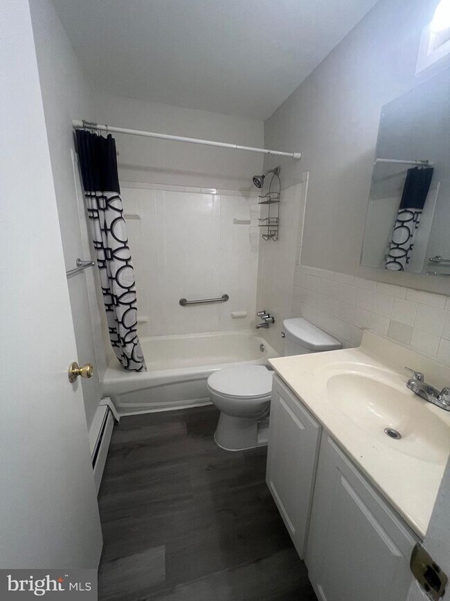 Building Photo - 208 Garnet Dr