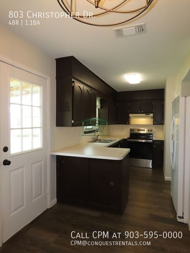 Building Photo - 803 Christopher St