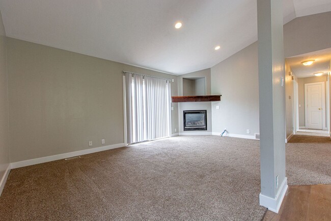 Building Photo - 3 Bedroom / 2 Bath Near Lake Cunningham!