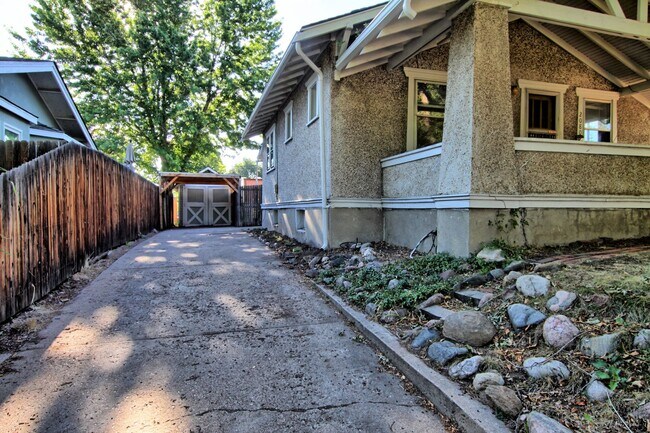 Building Photo - 2 bed 1 bath house just west of DU