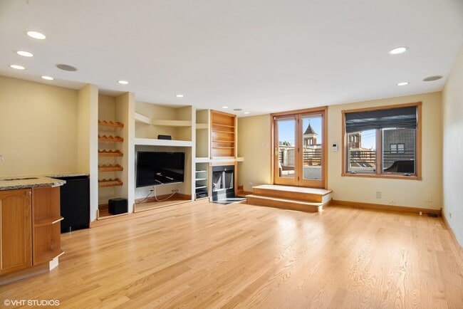 Building Photo - 1631 W Wolfram St