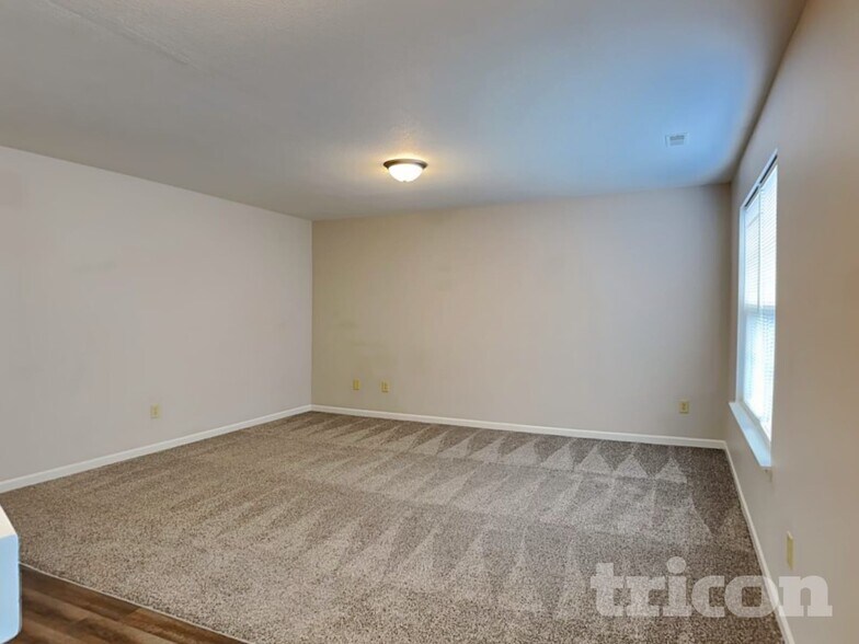 Building Photo - 87 Lasalle Ln