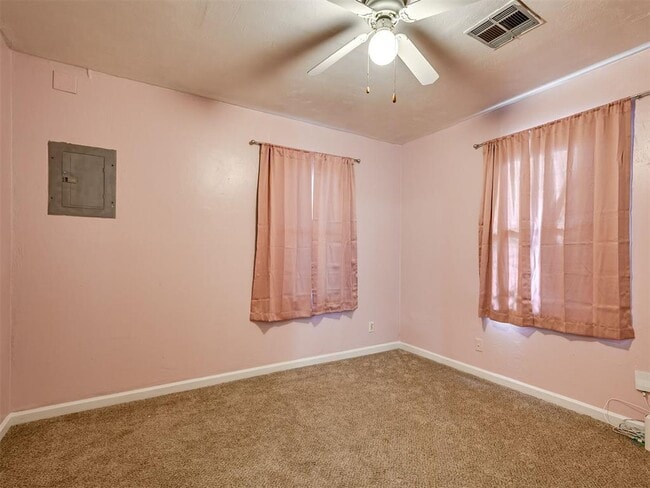 Building Photo - 211 W Dale St