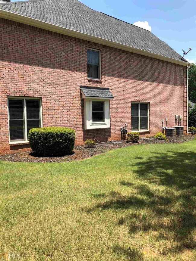 Building Photo - 6 Hidden Woods Ln