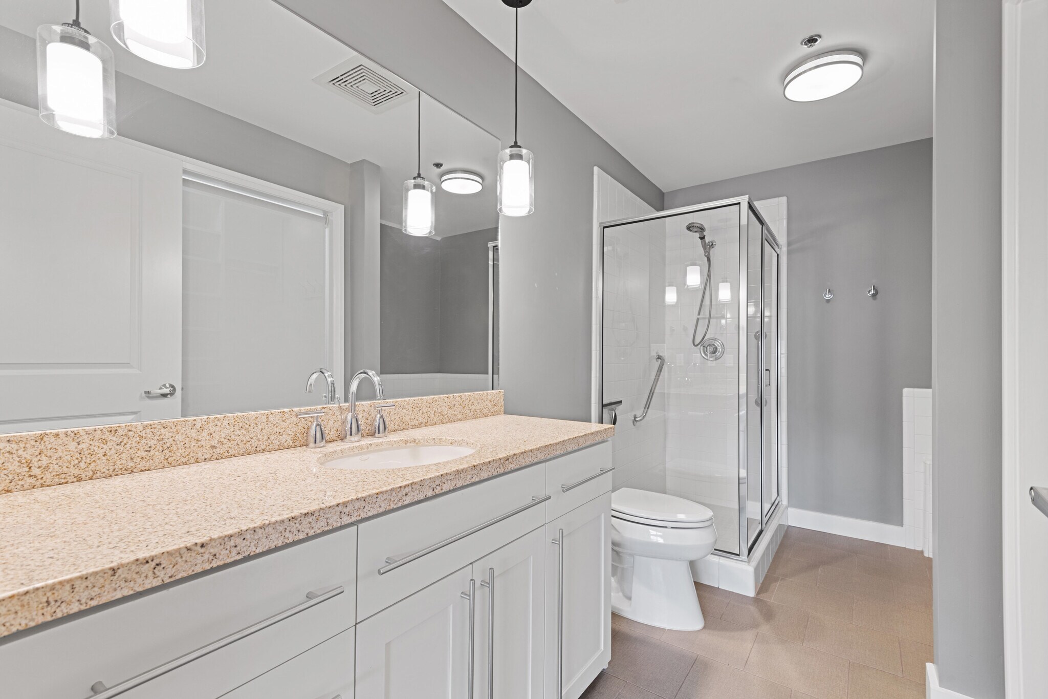 Building Photo - 350 S 200 E