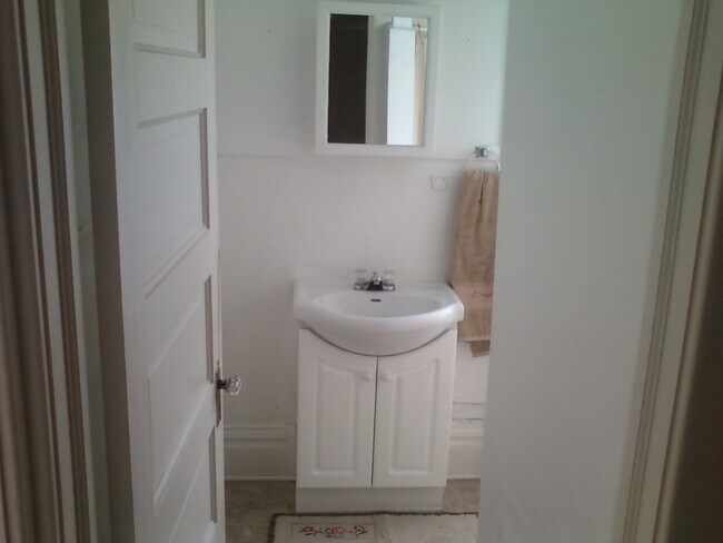 bathroom - 919 1st Ave S