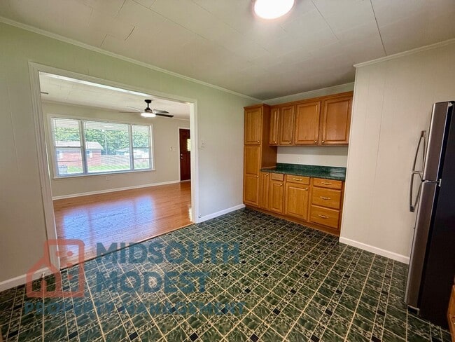 Building Photo - Welcome to this 3 Bedroom/1 Bathroom Home in Paragould AR - $1,200/month