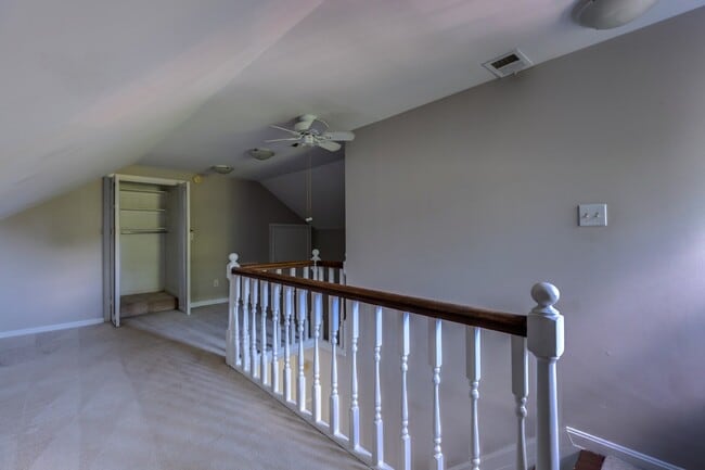 Building Photo - Gorgeous End Unit 2 Bedroom 2 Bath Near Sh...