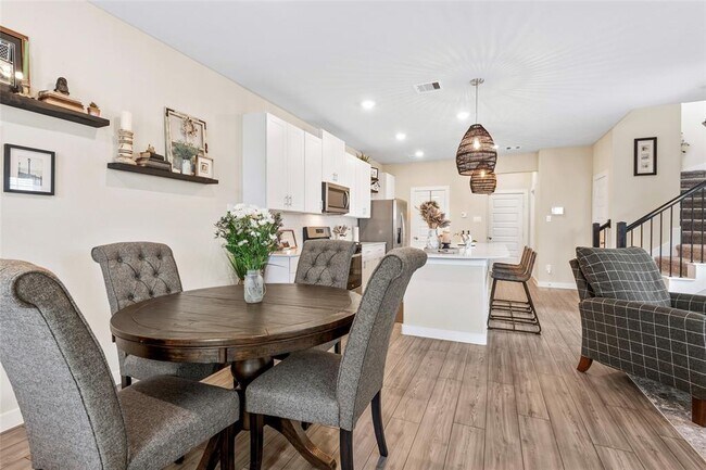 Building Photo - 614 Seabreeze Dr