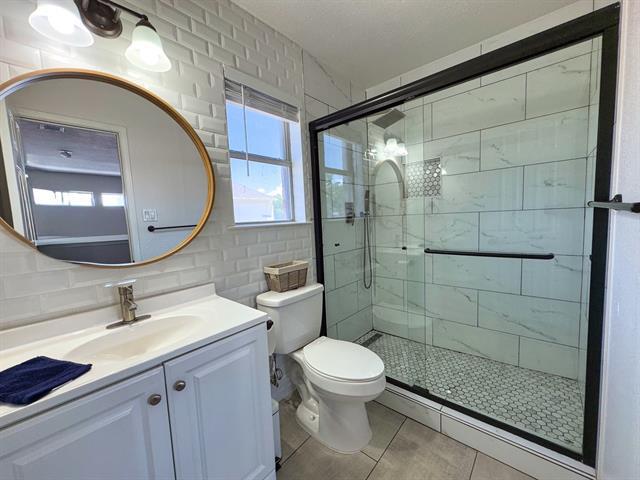 Building Photo - 1402 Stone Canyon Way