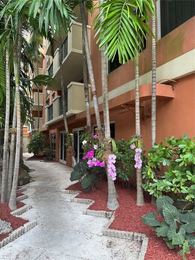 Building Photo - 2951 S Bayshore Dr