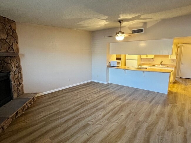 Building Photo - CONDO - VILLAGE OF OAK CREEK