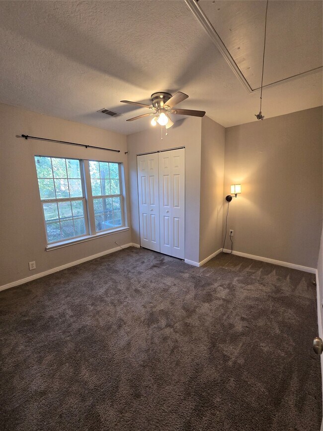 Building Photo - 511 S Roosevelt Ave