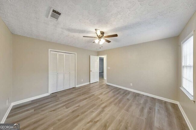 Building Photo - 245 Kimberly Way SW