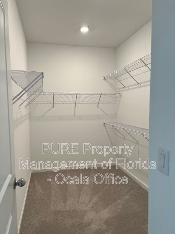 Building Photo - 3429 NE 40th St
