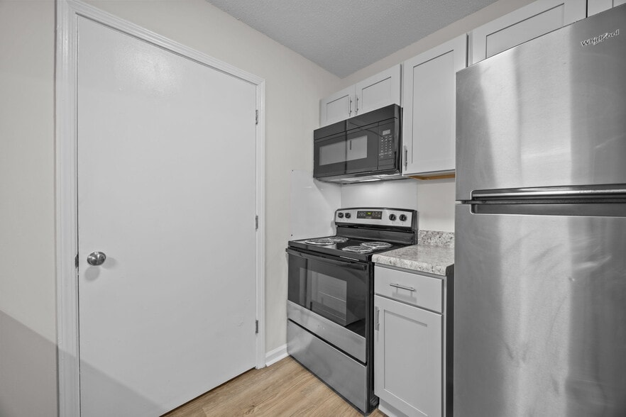 Primary Photo - Thirteen08