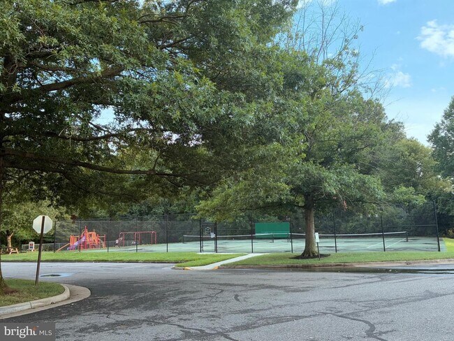 Building Photo - 7209 Lake Cove Dr