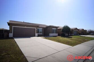 Building Photo - Amazing Home Located in South Bakersfield!