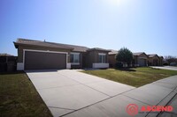 Building Photo - Amazing Home Located in South Bakersfield!