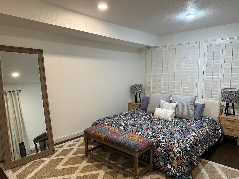 Building Photo - 5111 23rd Ave W