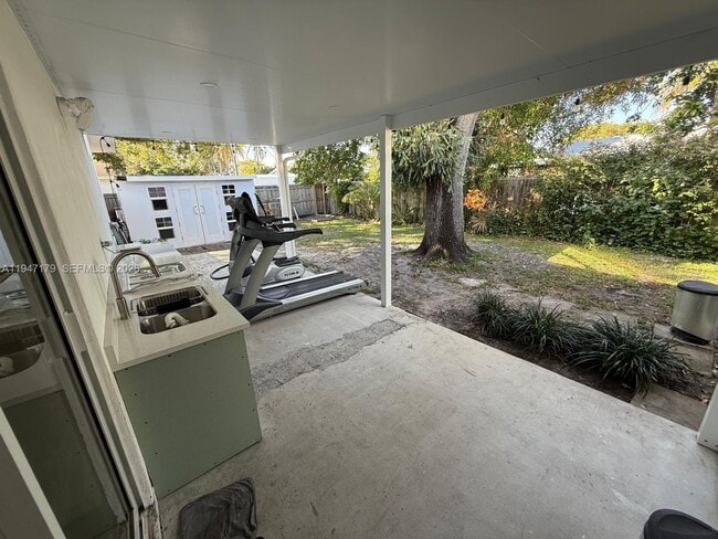 Building Photo - 6891 Scott St