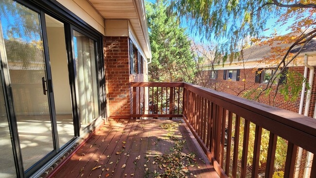 Building Photo - Affordable 2BR close to King St Metro