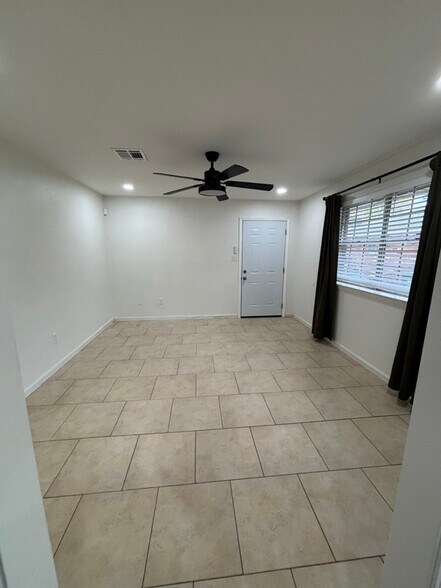 Building Photo - 224 Duke Dr