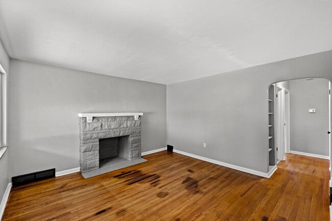 Building Photo - Stunning 2 bedroom home in Penn Hills available August 1!