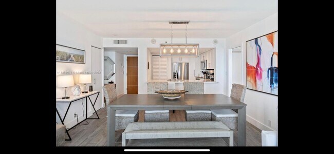 Building Photo - 400 S Pointe Dr