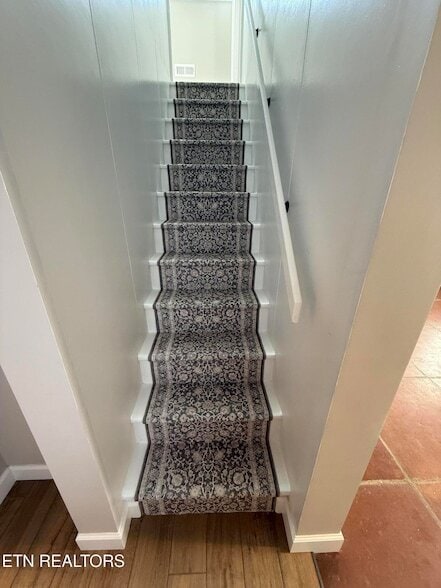 Building Photo - 212 Oak Rd