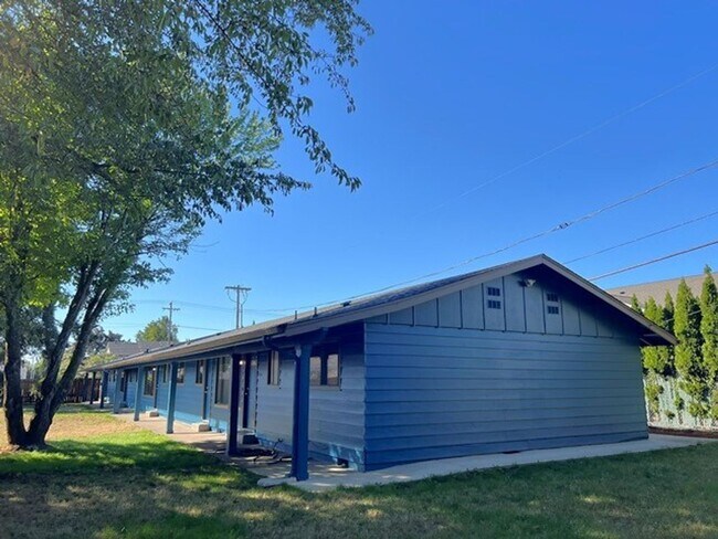 Building Photo - 2Bd/1Ba Single Story Apartment Unit - Move...