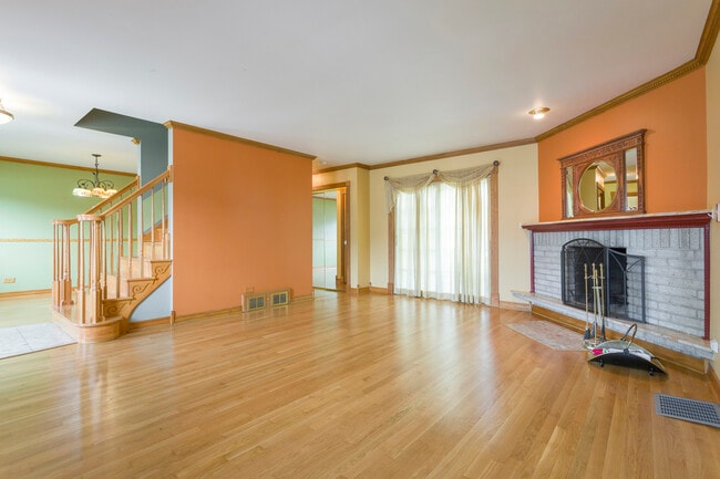 Building Photo - 1301 N Northwest Hwy